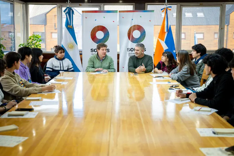 Convocan a estudiantes a ser parte de la transformación educativa en la provincia