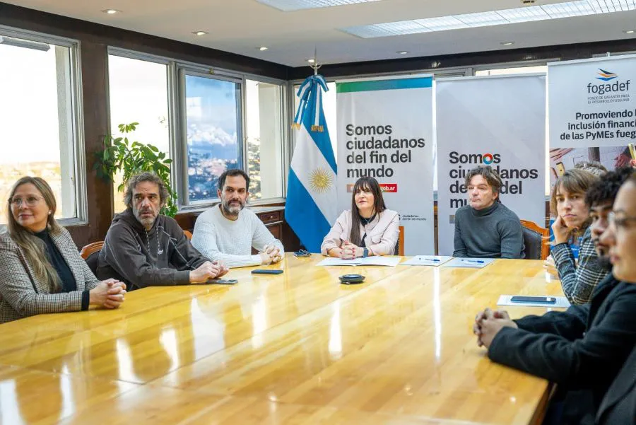 photo_4976488038356070327_y