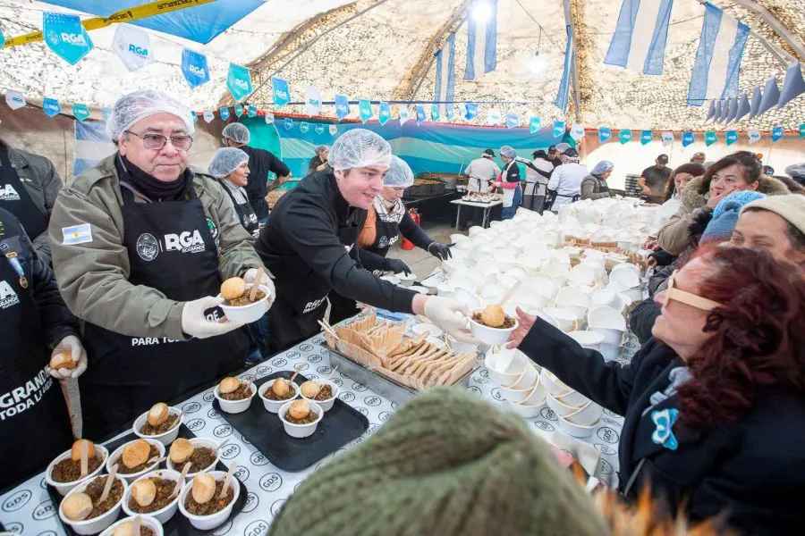 photo_5148120587976158642_y