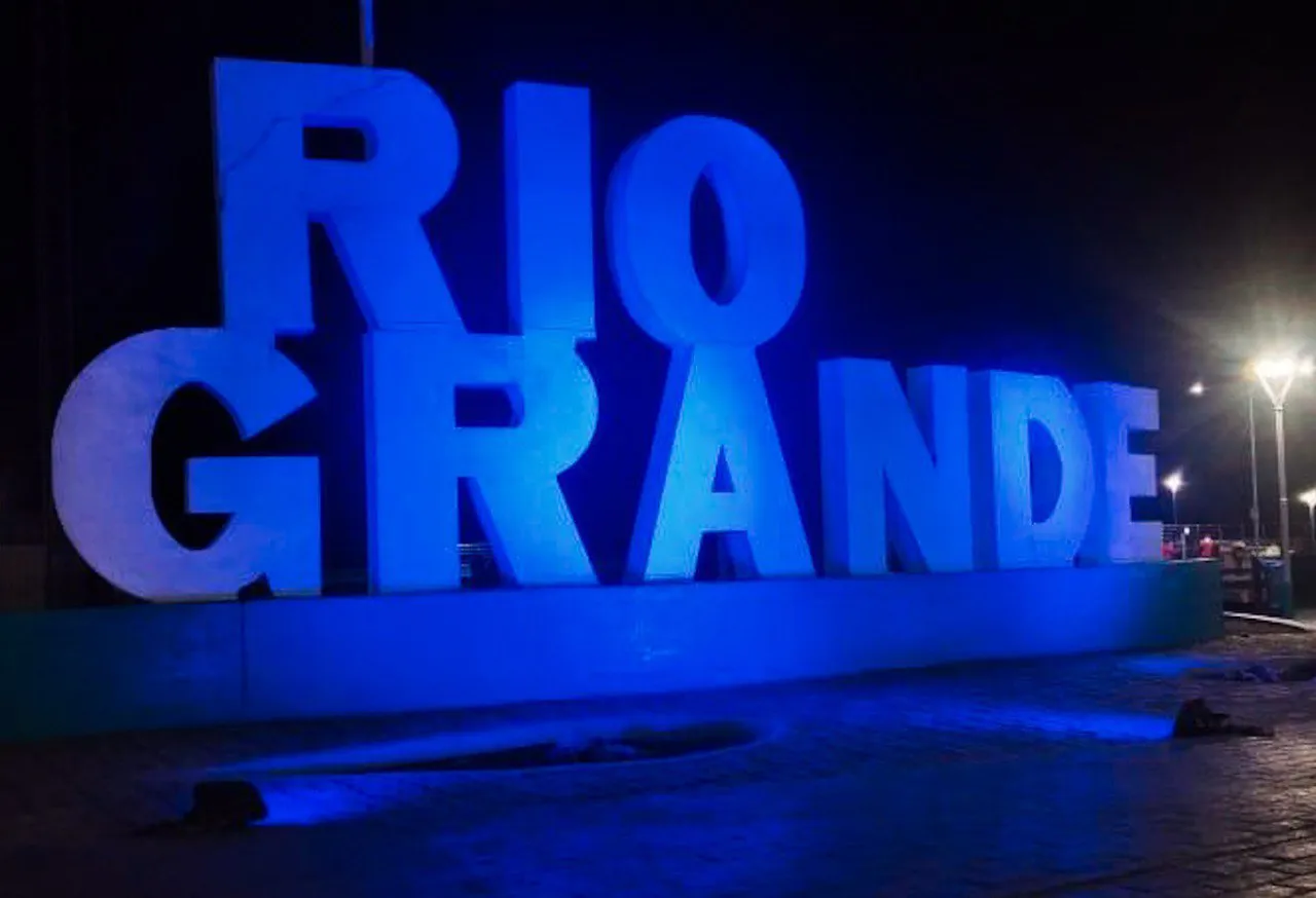 Espacios municipales se iluminaron de azul por el Día de Concientización del Autismo