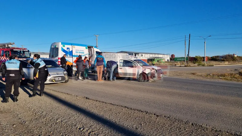 Violento choque en el ingreso al barrio de Altos de la Estancia dejó un herido (1)