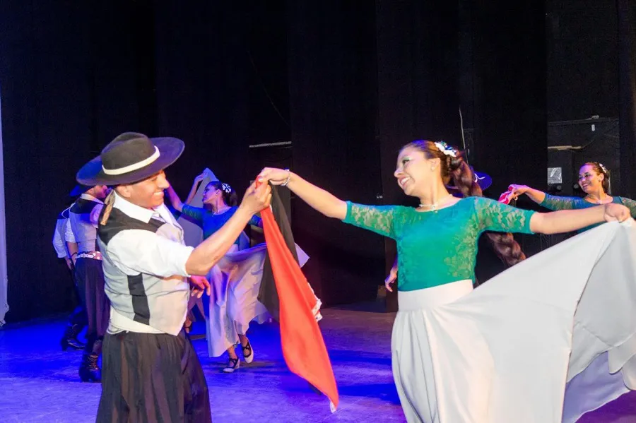 Vecinos colmaron el Esther Fadul celebrando la “Gran Peña Ushuaia Canta y Baila” (3)