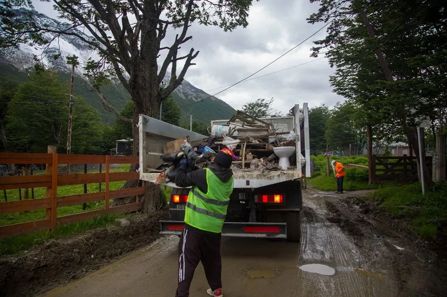 Se concretó una nueva jornada de limpieza en la zona del barrio de Andorra (2)
