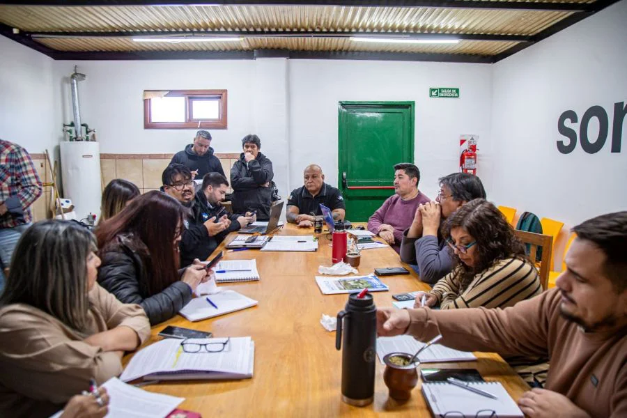 Gremios junto al Gobierno trabajan en mejorar los derechos de los trabajadores