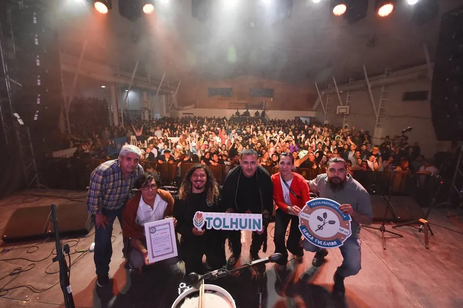 photo_5113916043956433043_y