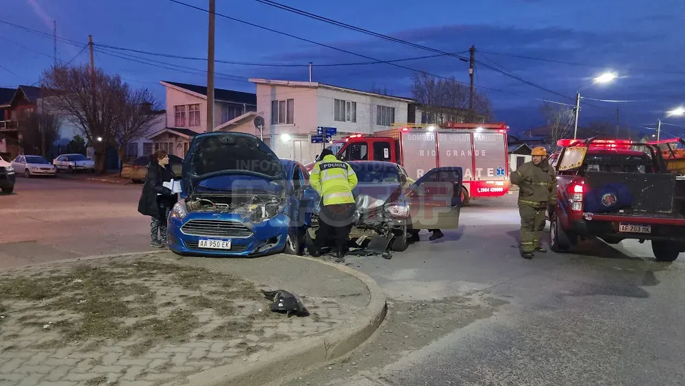 Tres personas hospitalizadas tras un violento choque en la zona céntrica (11)