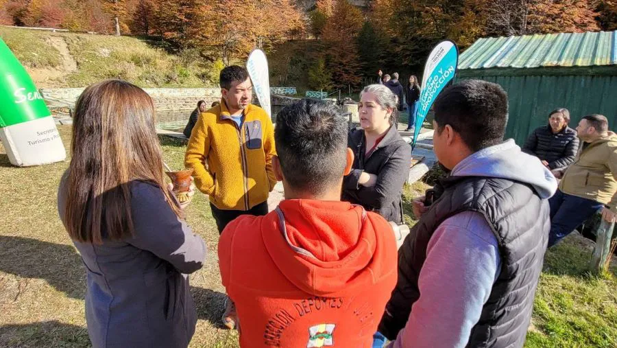 photo_5183875907247517527_y