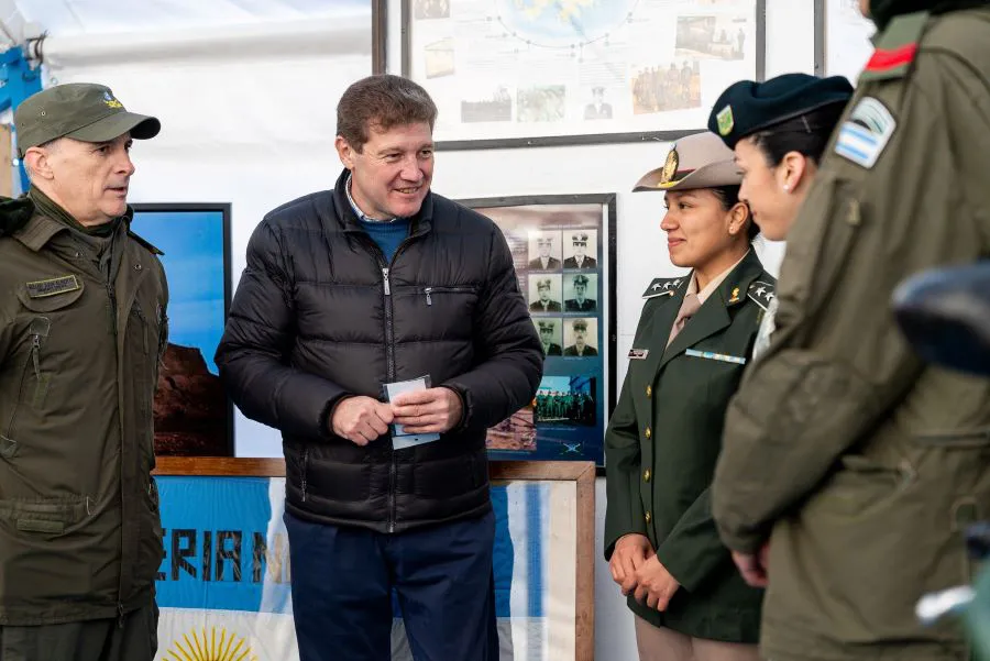 photo_5139156870970322421_w