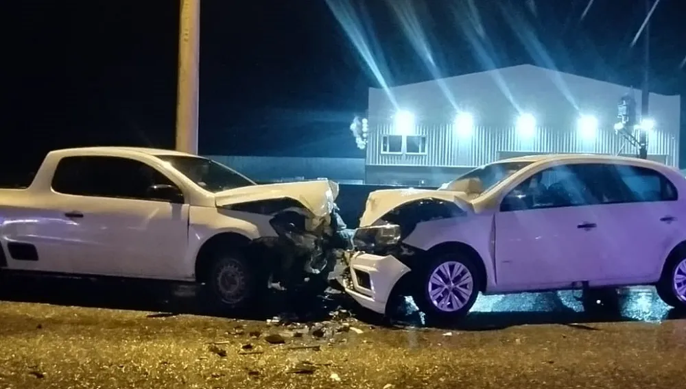 Violento choque frontal sobre Ruta 3 dejó un joven de 18 años hospitalizado