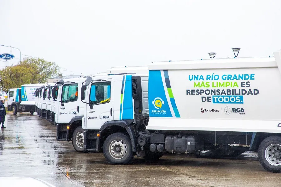 Santa Elena presentó la nueva flota de camiones para recolección de residuos