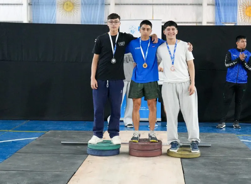 Destacada participación de pesistas riograndenses en la Liga Patagónica  (2)
