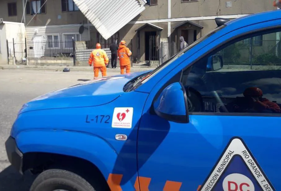 Por los fuertes vientos Defensa Civil debió acudir a numerosos llamados de vecinos