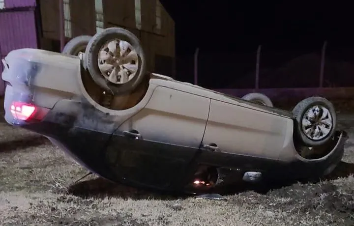 Violento choque y vuelco en el ingreso al barrio Costa Norte de Río Grande  (1)