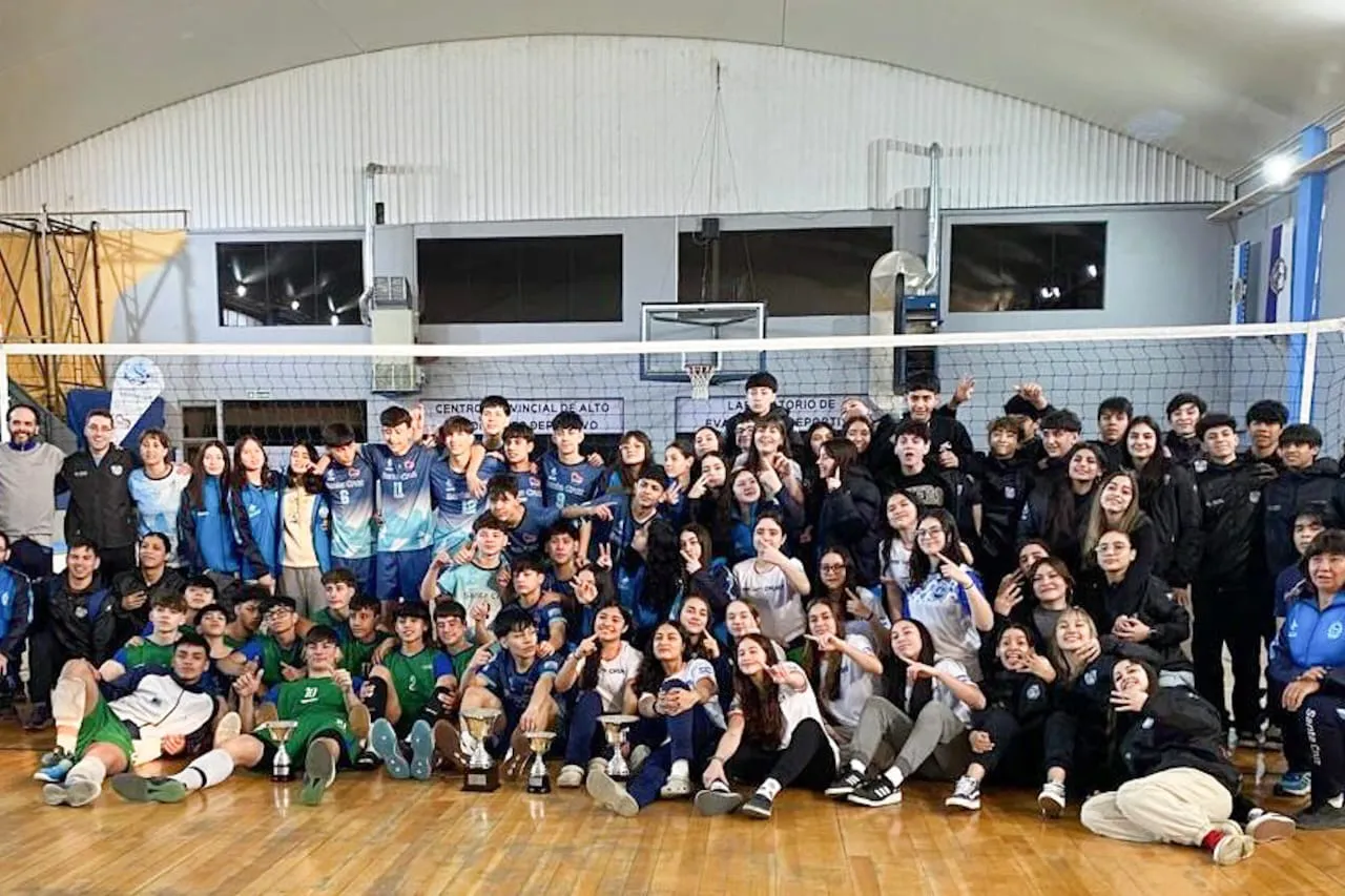 El seleccionado U15 de vóley fueguino disputó un cuadrangular en Santa Cruz