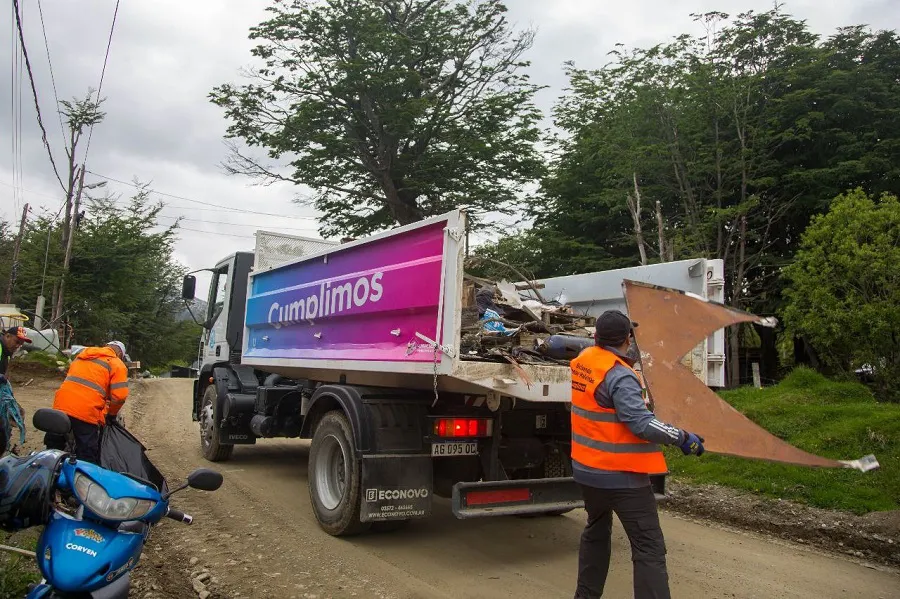 Se concretó una nueva jornada de limpieza en la zona del barrio de Andorra (1)