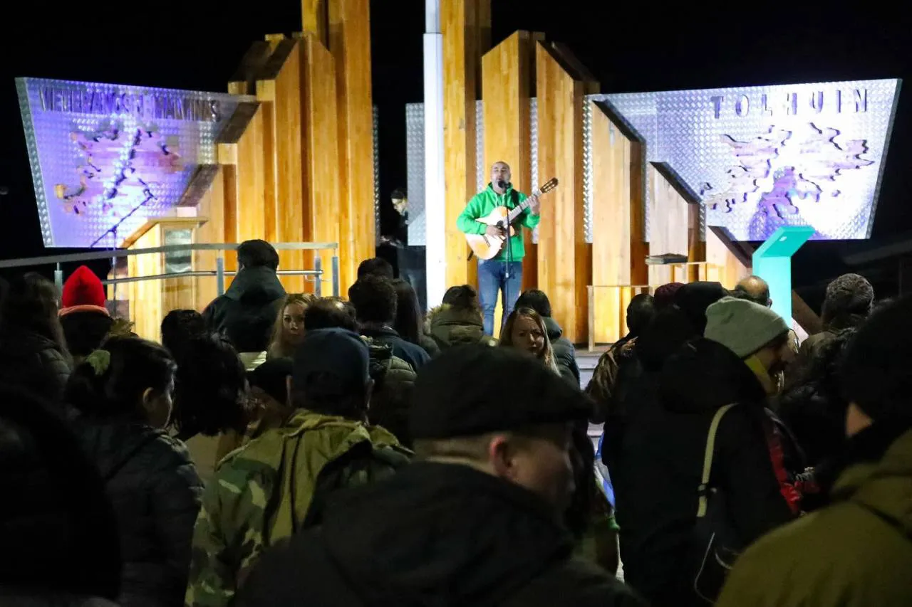 Tolhuin llevó adelante su Vigilia con el acompañamiento de sus vecinos (3)