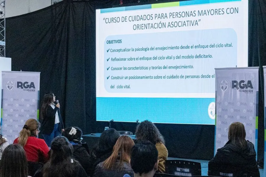 photo_4942904138585454719_y