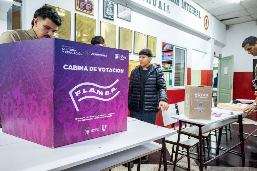 Entregaron kits electorales a centros de estudiantes