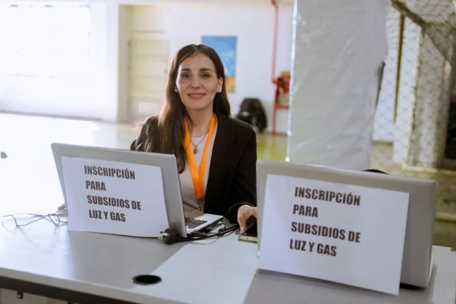 Se brinda asistencia a vecinos para actualizar datos y mantener subsidios de luz y gas