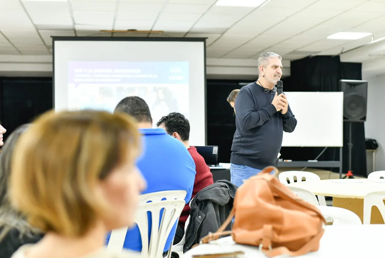Comenzaron los talleres formativos del programa “Vos y la Energía” para docentes (2)