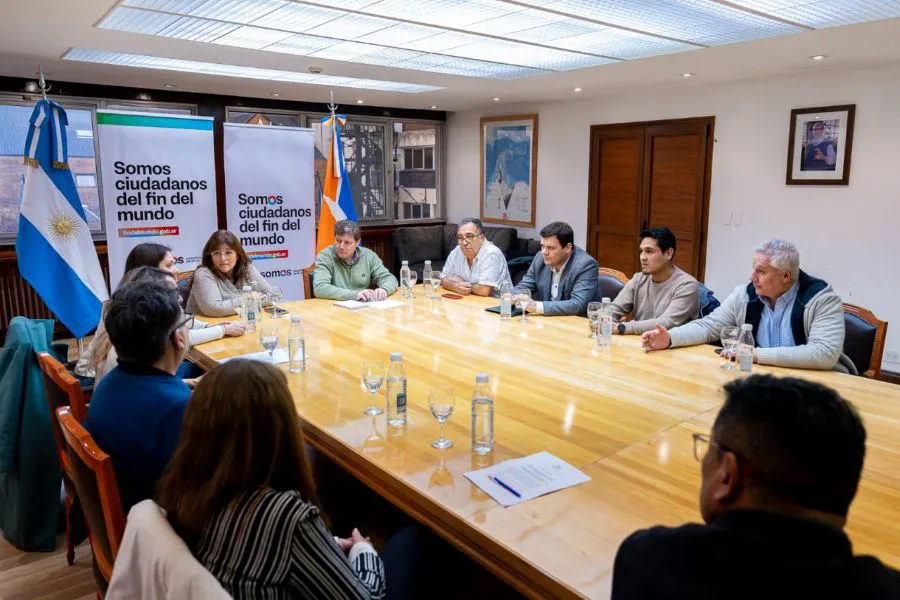 photo_5082375702510153624_y