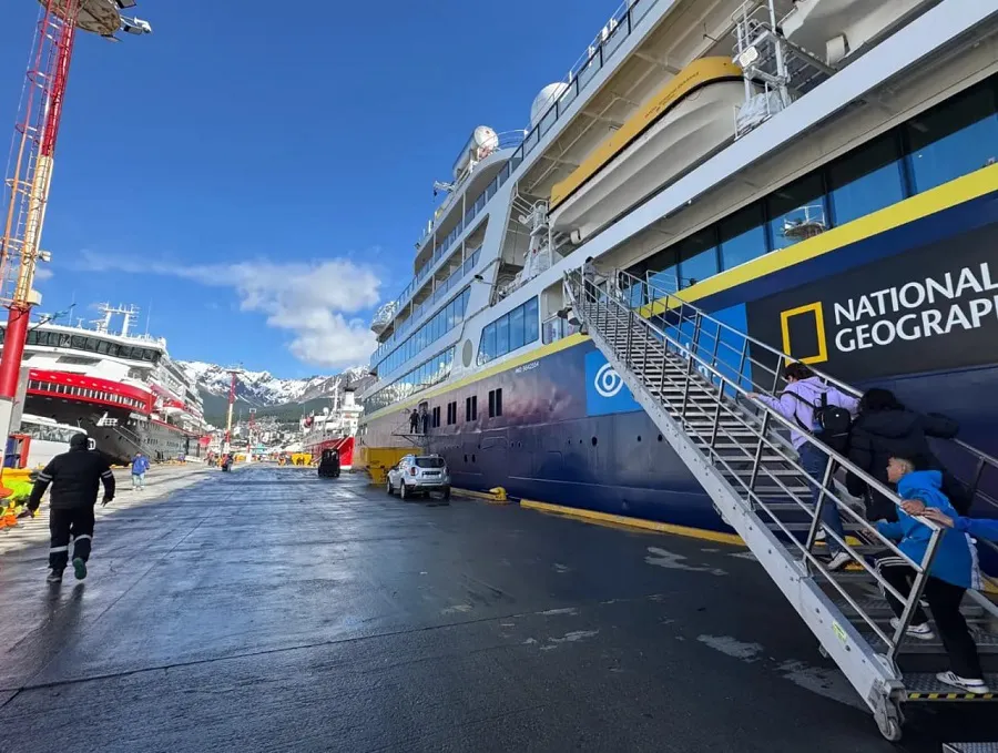 Brindan actividades para dar a conocer el turismo antártico a estudiantes de Ushuaia