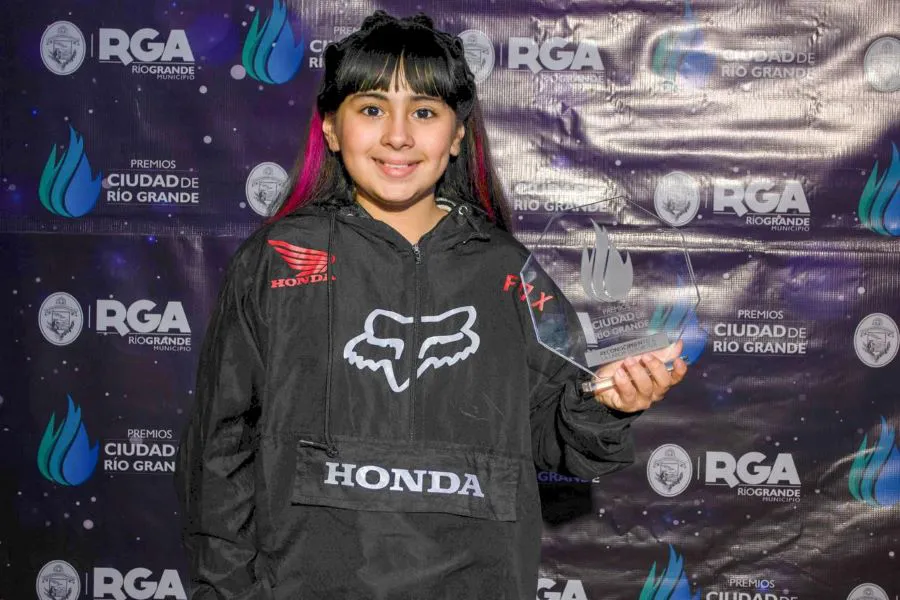 photo_4944977332184133043_y