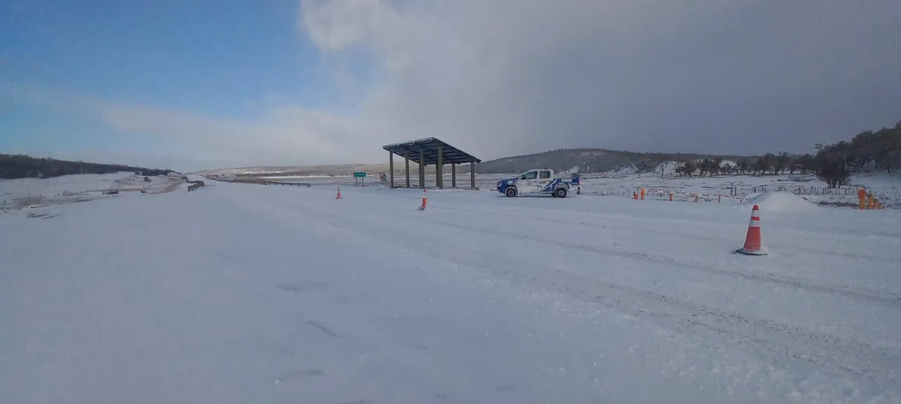 Debido al temporal de nieve quedó restringida la circulación sobre la Ruta 3 (2)