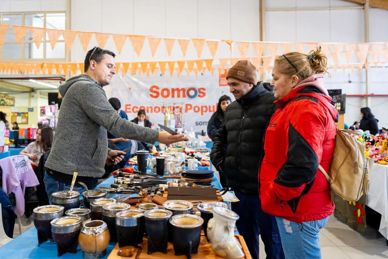 Gran acompañamiento de vecinos a una nueva edición de “Tu Mercado TDF” (1)