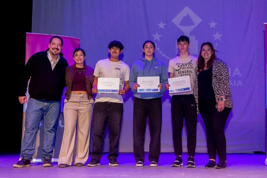 photo_5102785490183719792_y