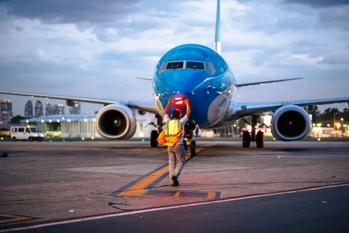 Se oficializó como “servicio esencial” el transporte aéreo en medio de amenazas de paro