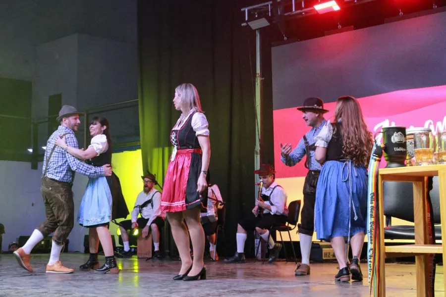 photo_5039562570855460739_y