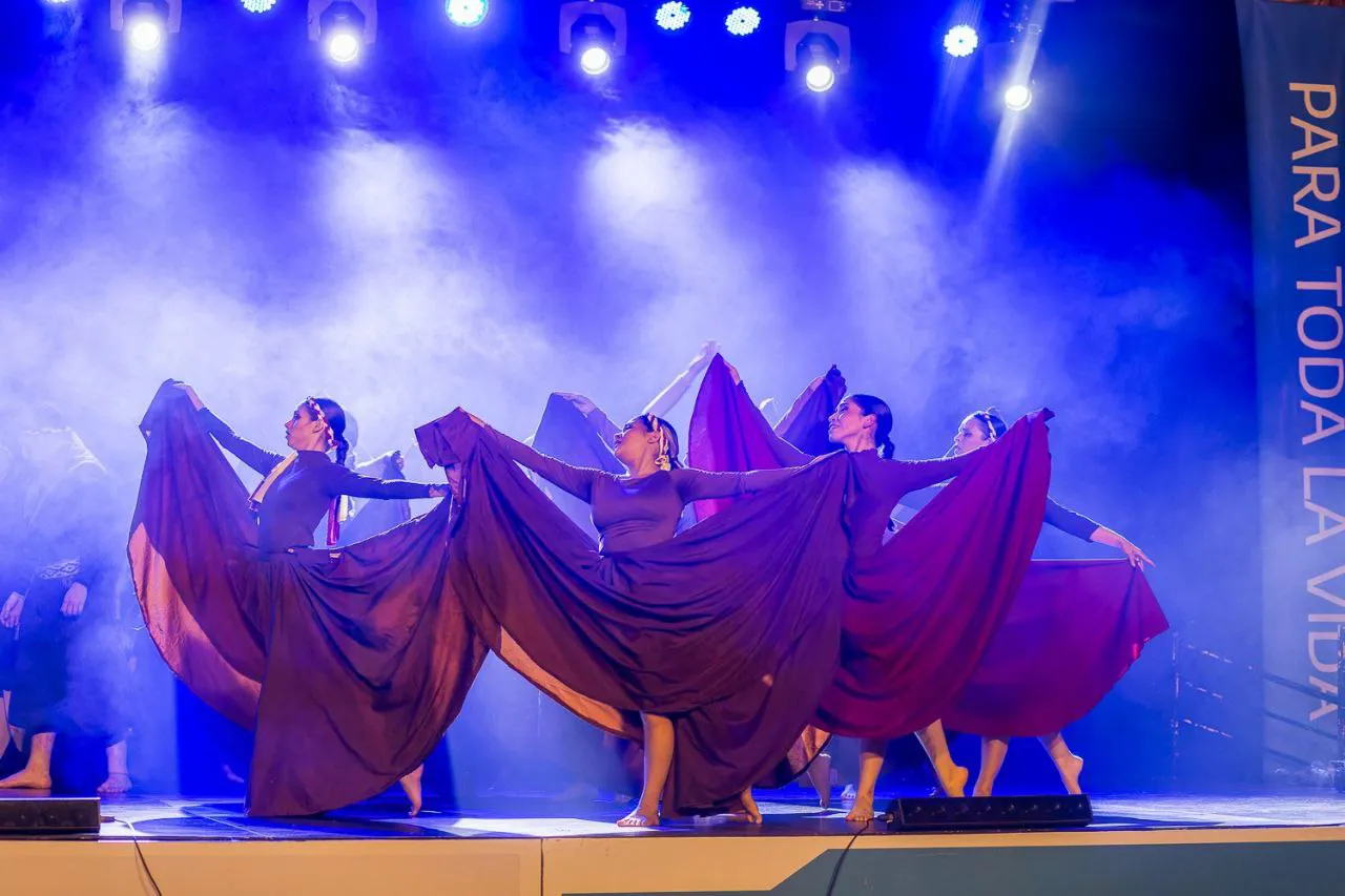 Más de 150 artistas se presentaron en escena en la obra musical Del Pesebre a la Cruz (4)