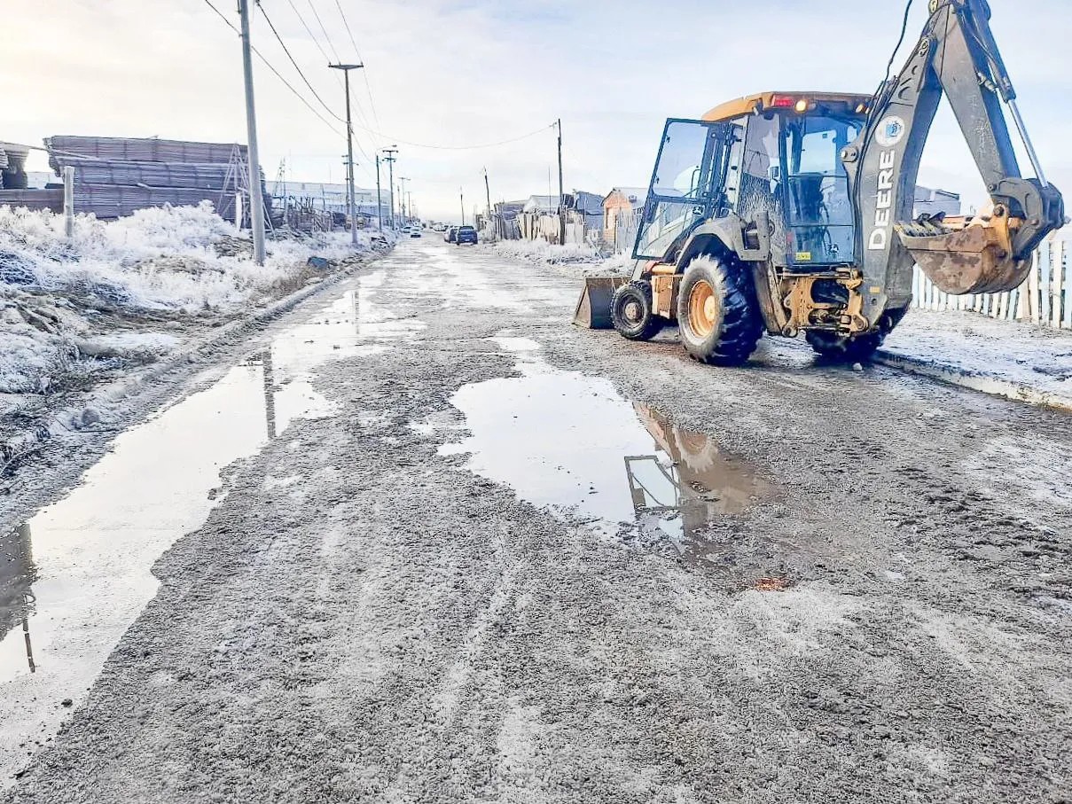 Continúan los intensos trabajos del municipio ante las intensas bajas temperaturas (1)