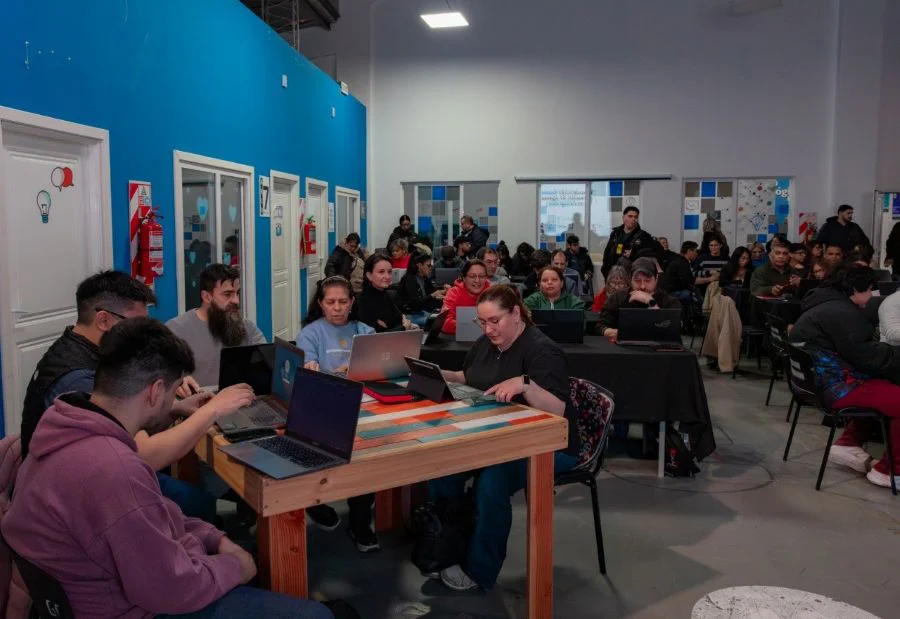Se brindó el taller ‘Descubriendo Gemini y Creación de Agentes con Antigravity’