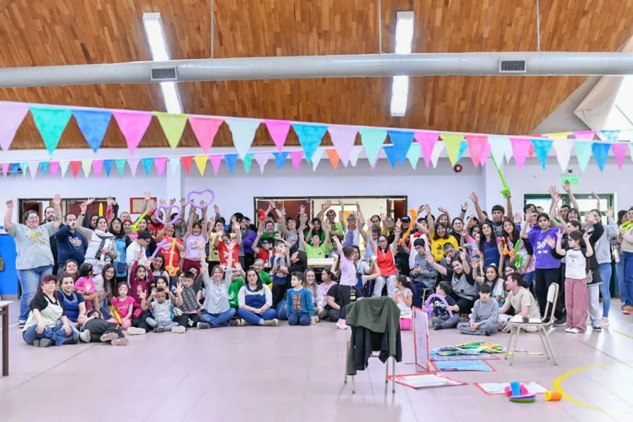 Chicos del CAAD, la Escuela Especial y el Centro Terapéutico celebraron el Mes de las Infancias (1)