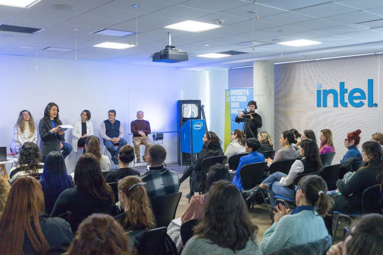 Fueguinas fueron seleccionadas para el curso de formación en Inteligencia Artificial