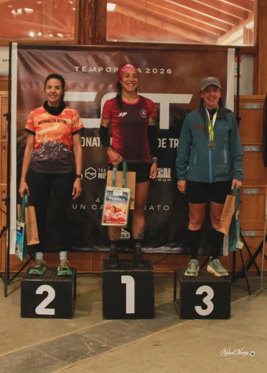 Podio femenino del Trail Fueguino