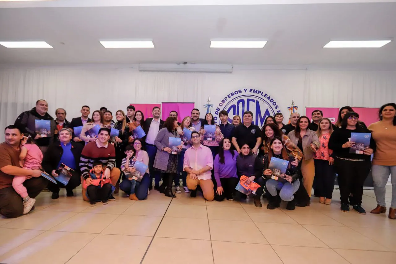 Otorgaron decretos de preadjudicación de terrenos a trabajadores municipales