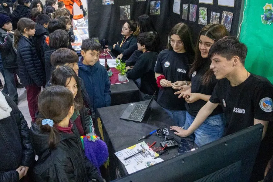 photo_5059952013265186398_y