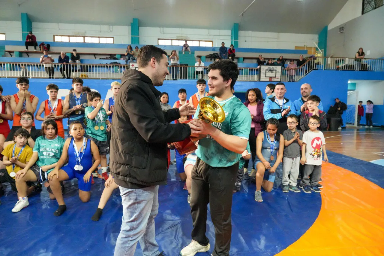 Se desarrolló en la ciudad de Río Grande el 1° Torneo de Lucha Olímpica (6)