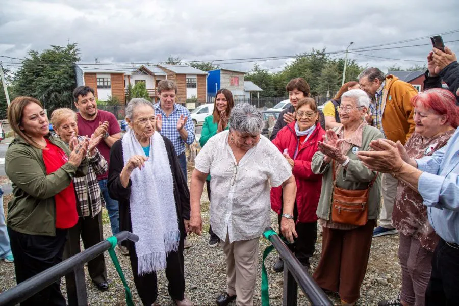 photo_5181397788430896058_y