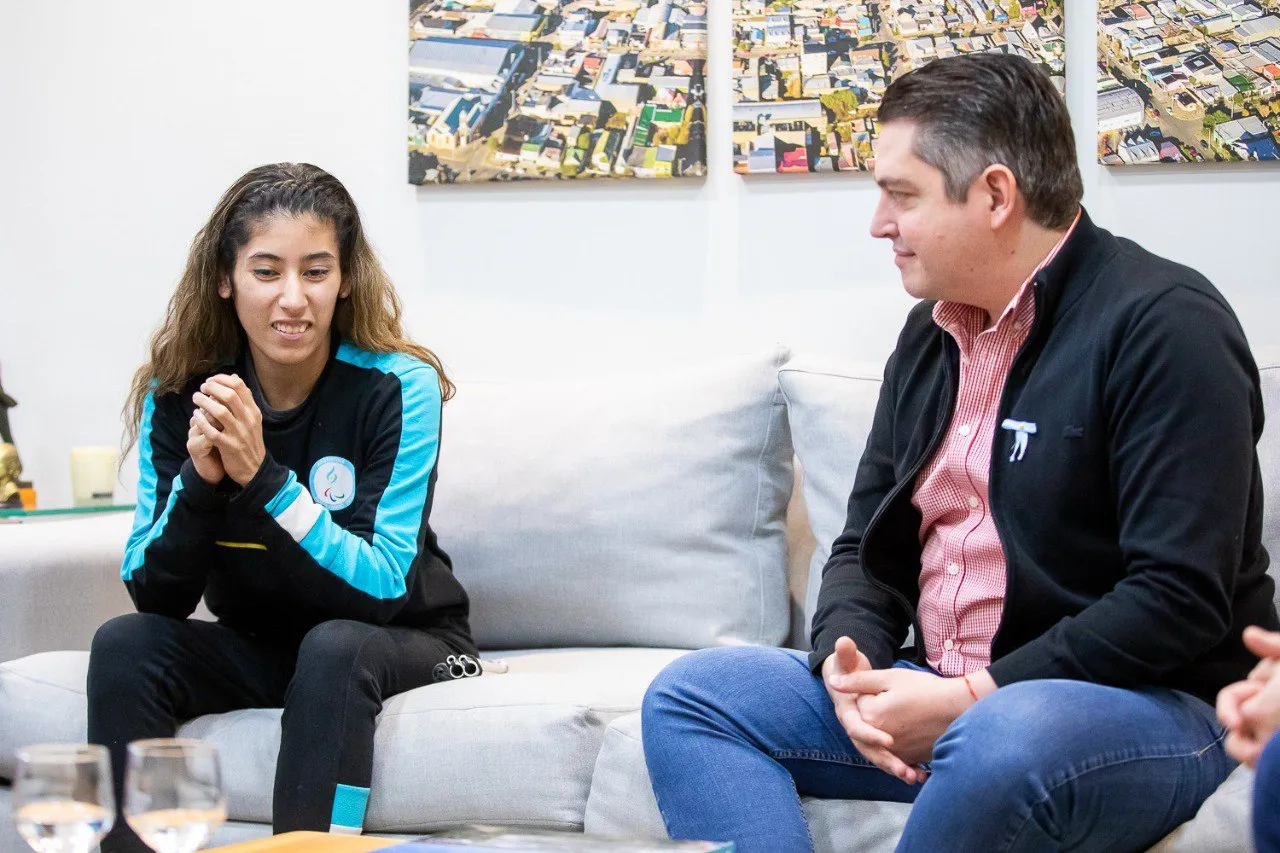 La judoca riograndense Rocío Ledesma fue recibida por el intendente Martín Perez (1)