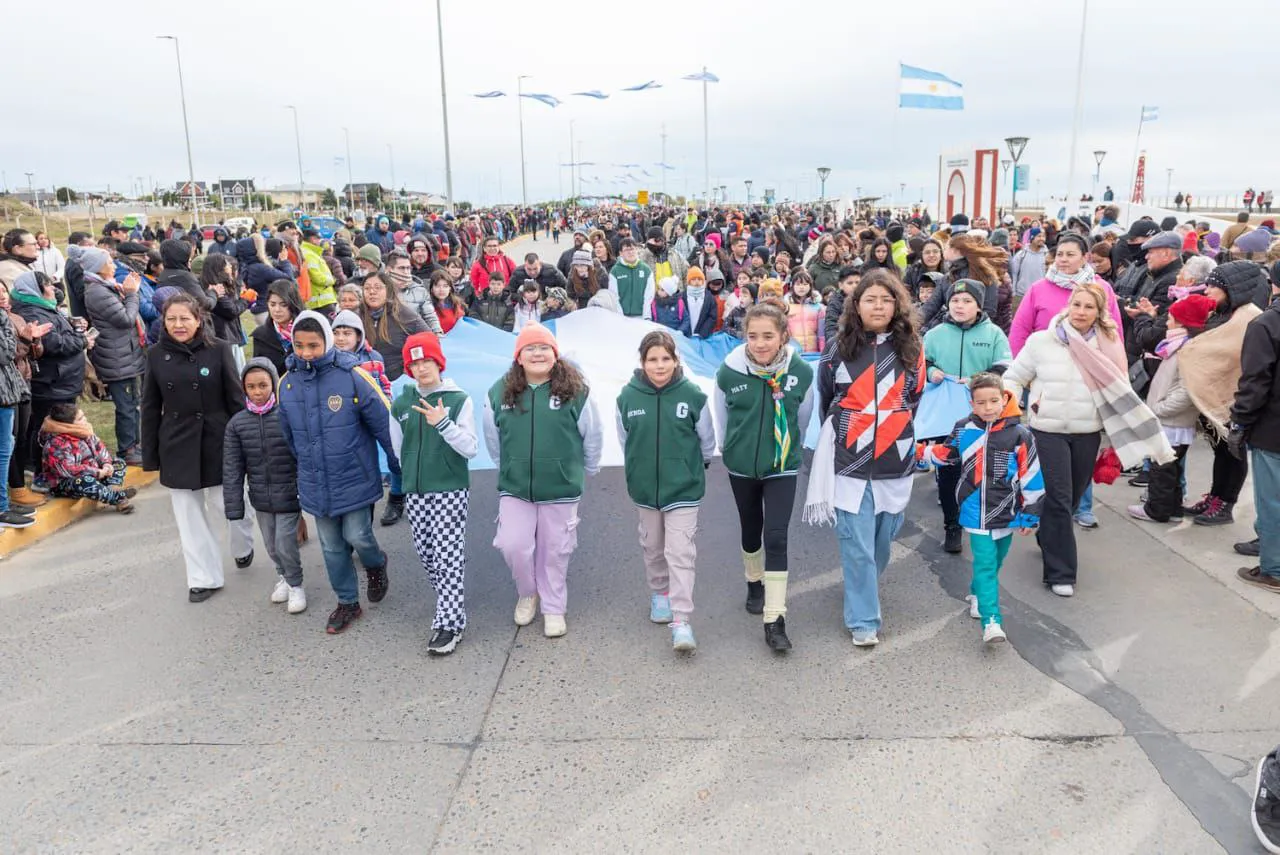 Alrededor de 20 mil riograndenses participaron del desfile y las actividades por Malvinas (2)
