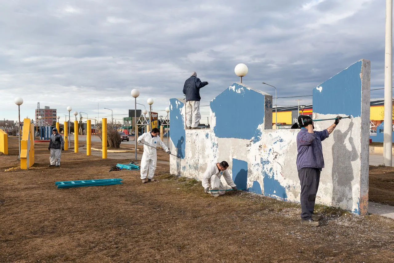 Personal municipal lleva adelante diversas tareas de embellecimiento de la ciudad (3)