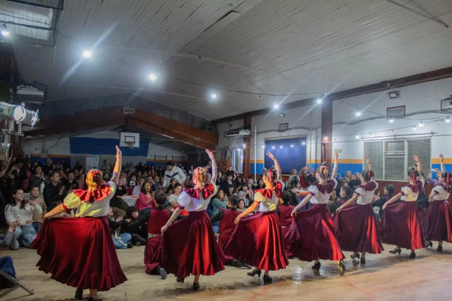 photo_5163542320887476376_y