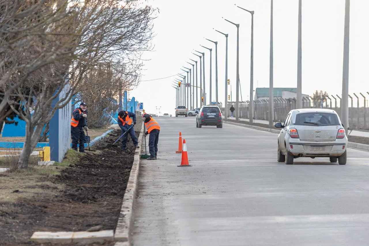 Personal municipal lleva adelante diversas tareas de embellecimiento de la ciudad  (1)