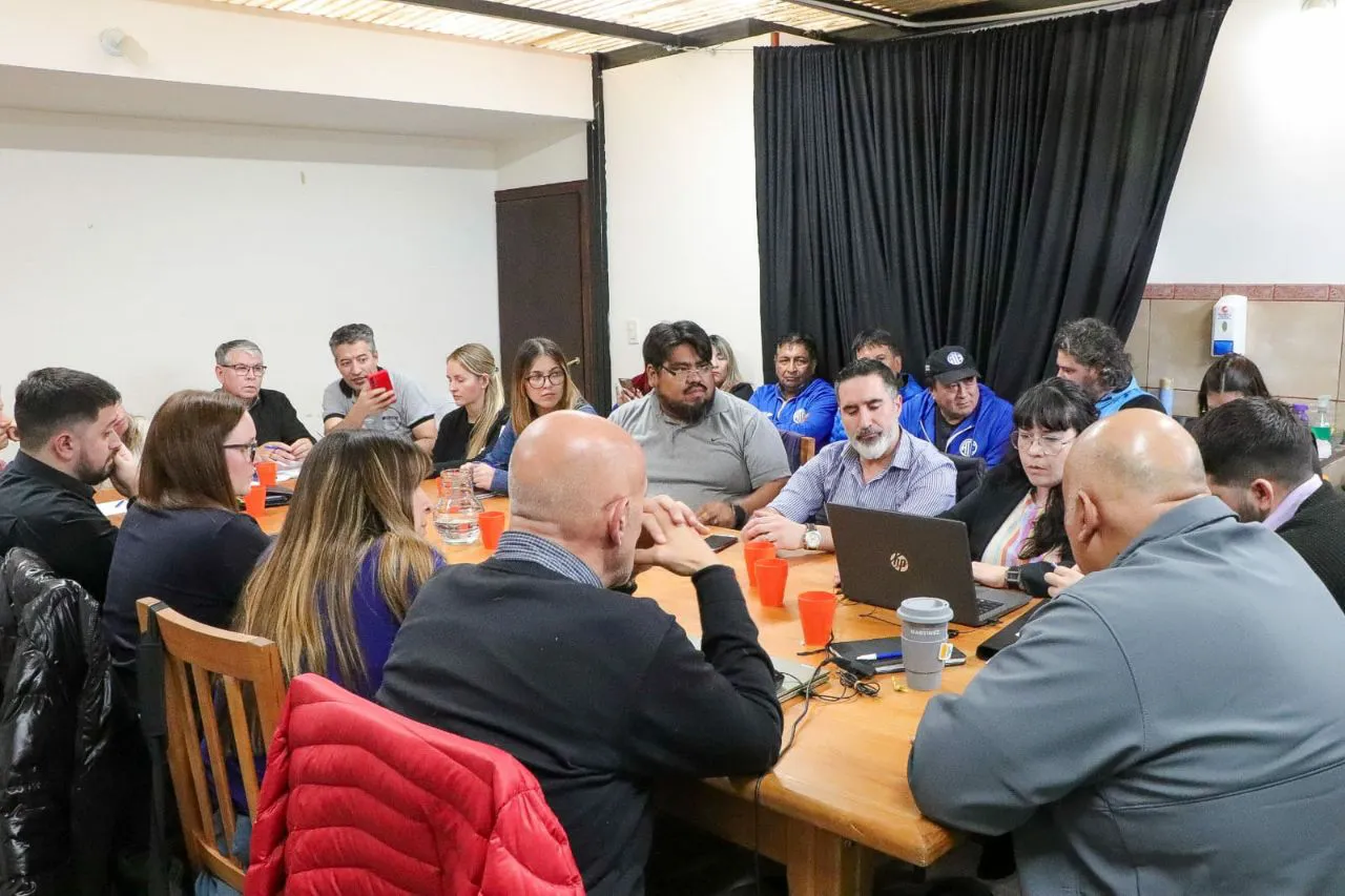 Gremios del escalafón seco y húmedo acordaron un aumento salarial en dos tramos