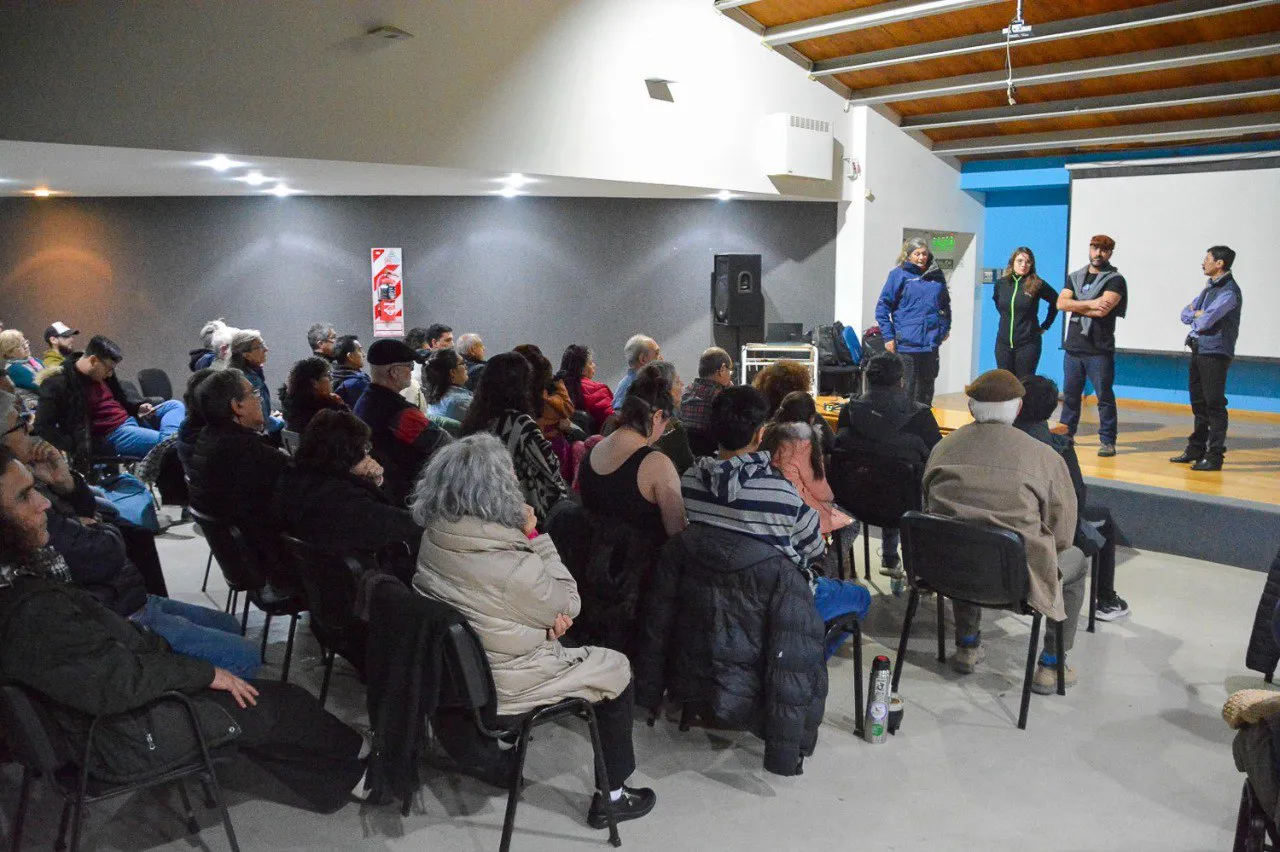 Se presentó en Río Grande el documental “Lago Escondido. Soberanía en Juego”