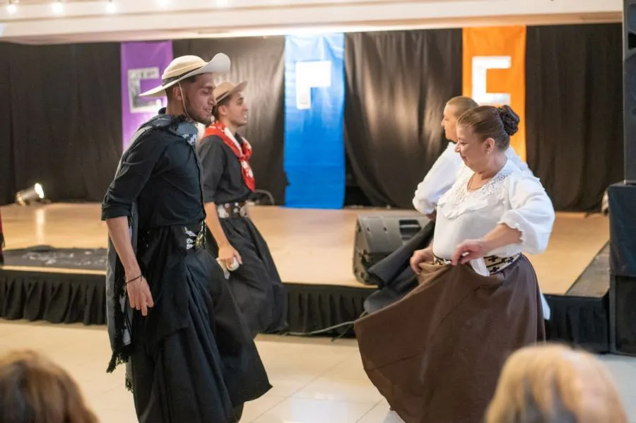 photo_4949570924261257121_y